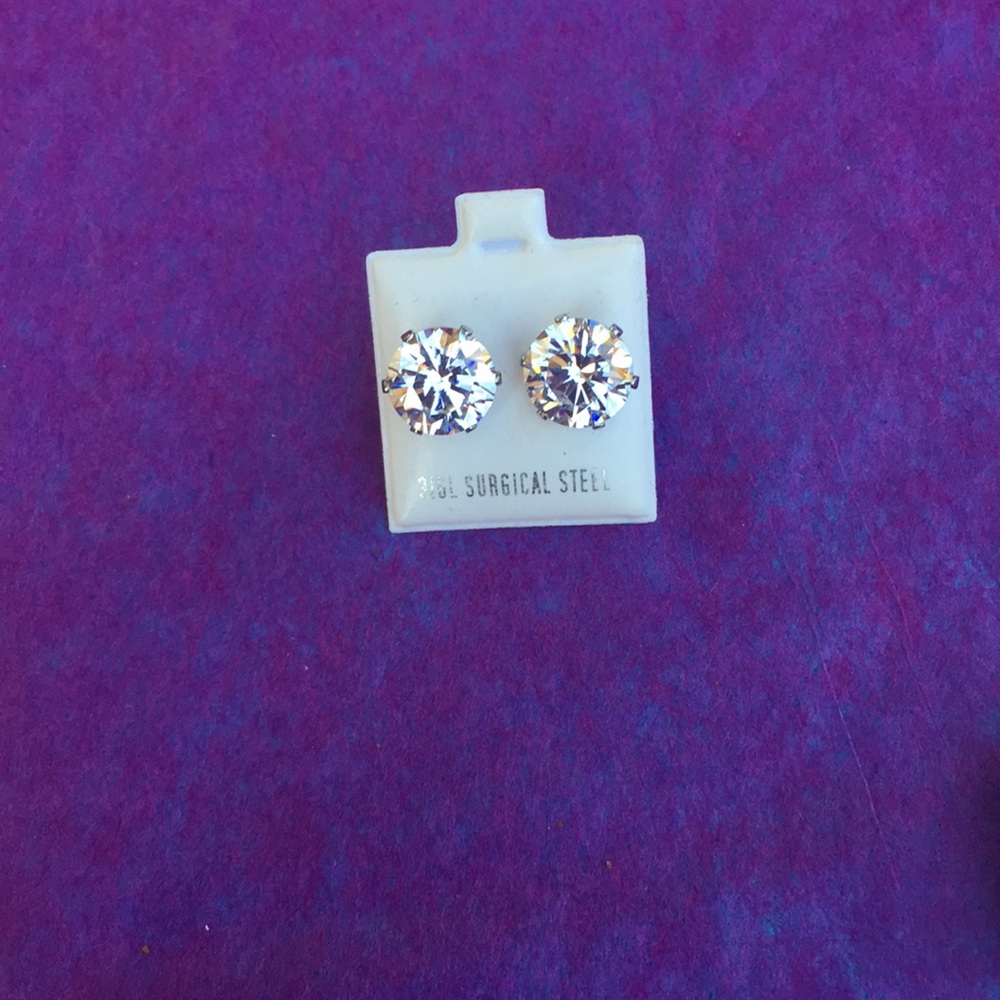 💕💕LARGE CUBIC ZIRCONIA STUD EARRINGS💕💕
